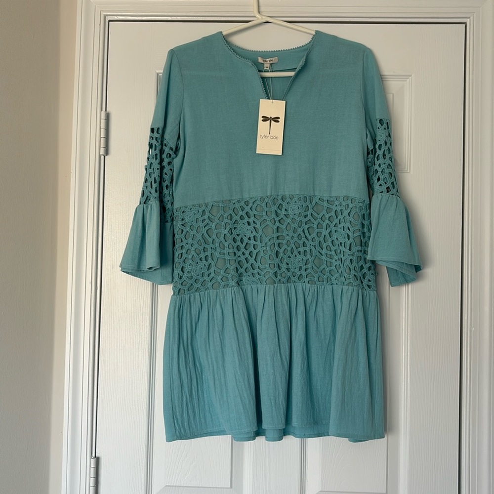 Tyler Boe beautiful casual dress. Can dress up or down. Never worn with tags!